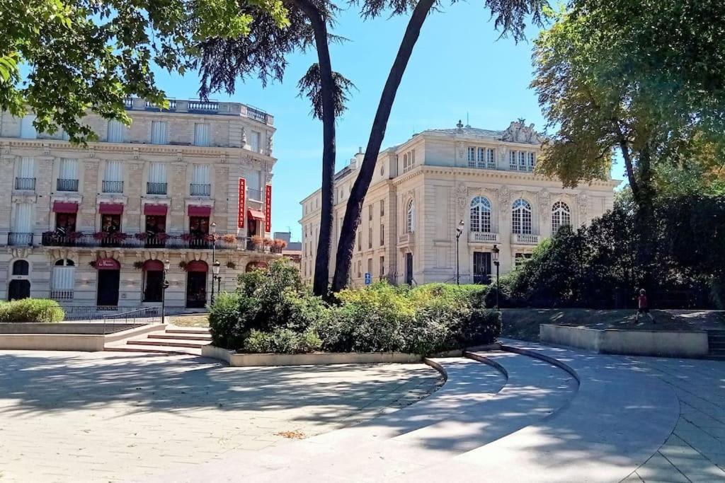 Les Loges Du Theatre Maison Prive 150m2 Acceuil Maximum 14 Personnes Degustation Champagne Offerte Jacuzzi Sauna Jeux Velos Emplacement Exceptionnel Et Chic, 200m De L'avenue De Champagne, Gare, Musee, Jardins, Restaurations, Toutes Commodites Apartment