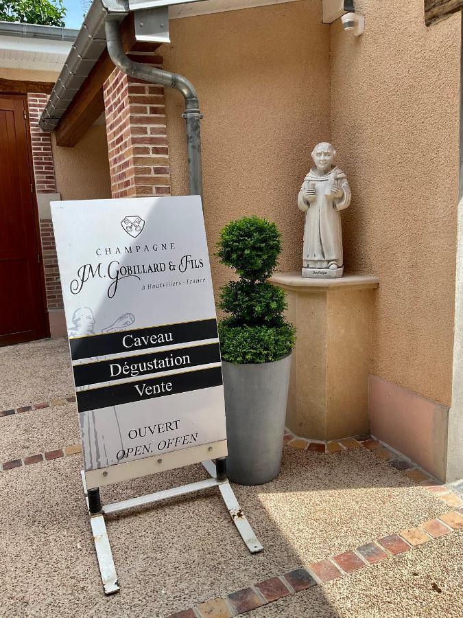 Les Loges Du Theatre Degustation Champagne Offerte Jacuzzi Sauna Jeux Velos Maison Prive 150M2 Historique 14Pers Max Emplacement Exceptionnel Et Chic, 200M De L'Avenue De Champagne, Gare, Musee, Jardins, Restaurations, Toutes Commodites
