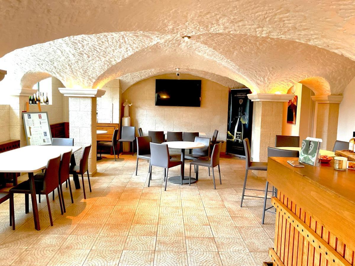 Apartment Les Loges Du Theatre Degustation Champagne Offerte Jacuzzi Sauna Jeux Velos Maison Prive 150M2 Historique 14Pers Max Emplacement Exceptionnel Et Chic, 200M De L'Avenue De Champagne, Gare, Musee, Jardins, Restaurations, Toutes Commodites