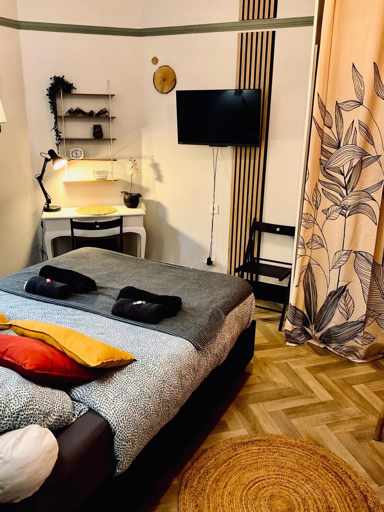 Les Loges Du Theatre Degustation Champagne Offerte Jacuzzi Sauna Jeux Velos Maison Prive 150M2 Historique 14Pers Max Emplacement Exceptionnel Et Chic, 200M De L'Avenue De Champagne, Gare, Musee, Jardins, Restaurations, Toutes Commodites Épernay