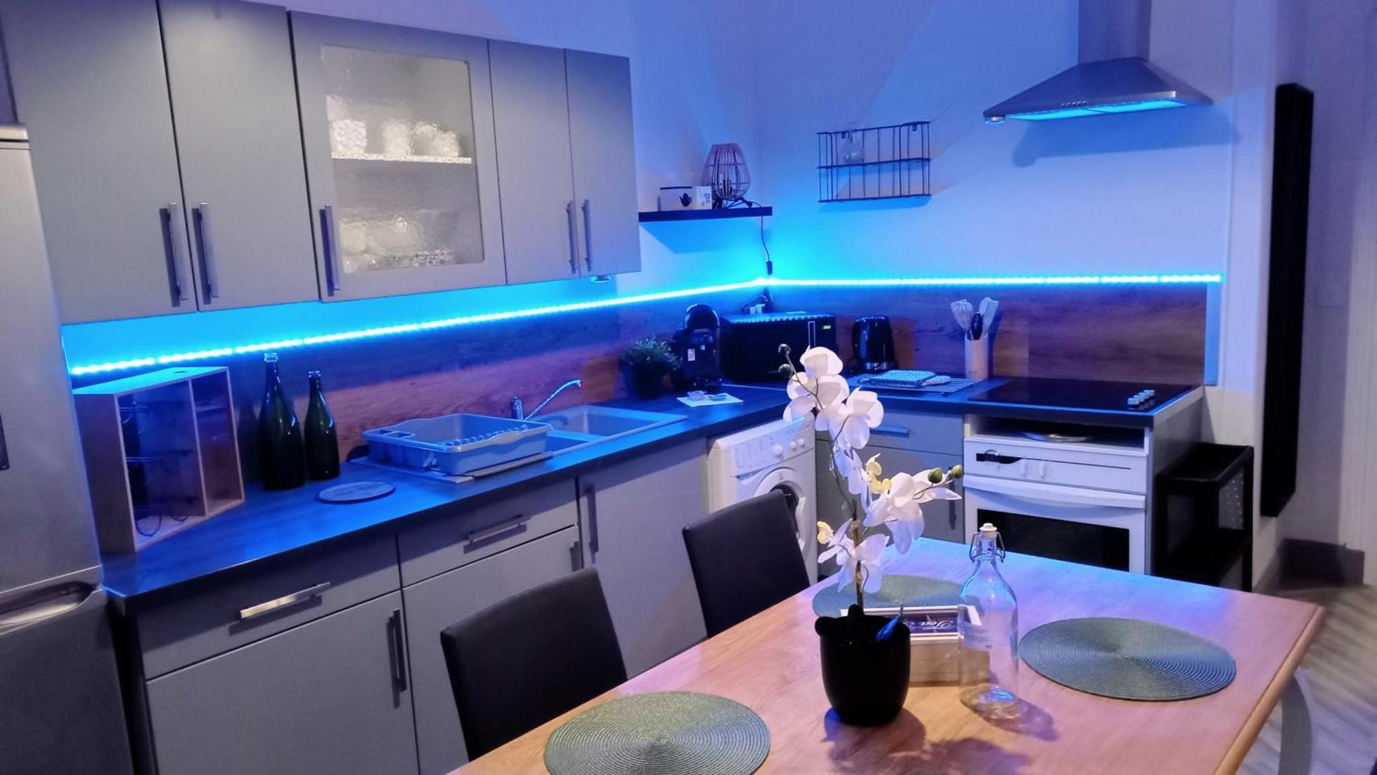 Apartment Les Loges Du Theatre Maison Prive 150m2 Acceuil Maximum 14 Personnes Degustation Champagne Offerte Jacuzzi Sauna Jeux Velos Emplacement Exceptionnel Et Chic, 200m De L'avenue De Champagne, Gare, Musee, Jardins, Restaurations, Toutes Commodites
