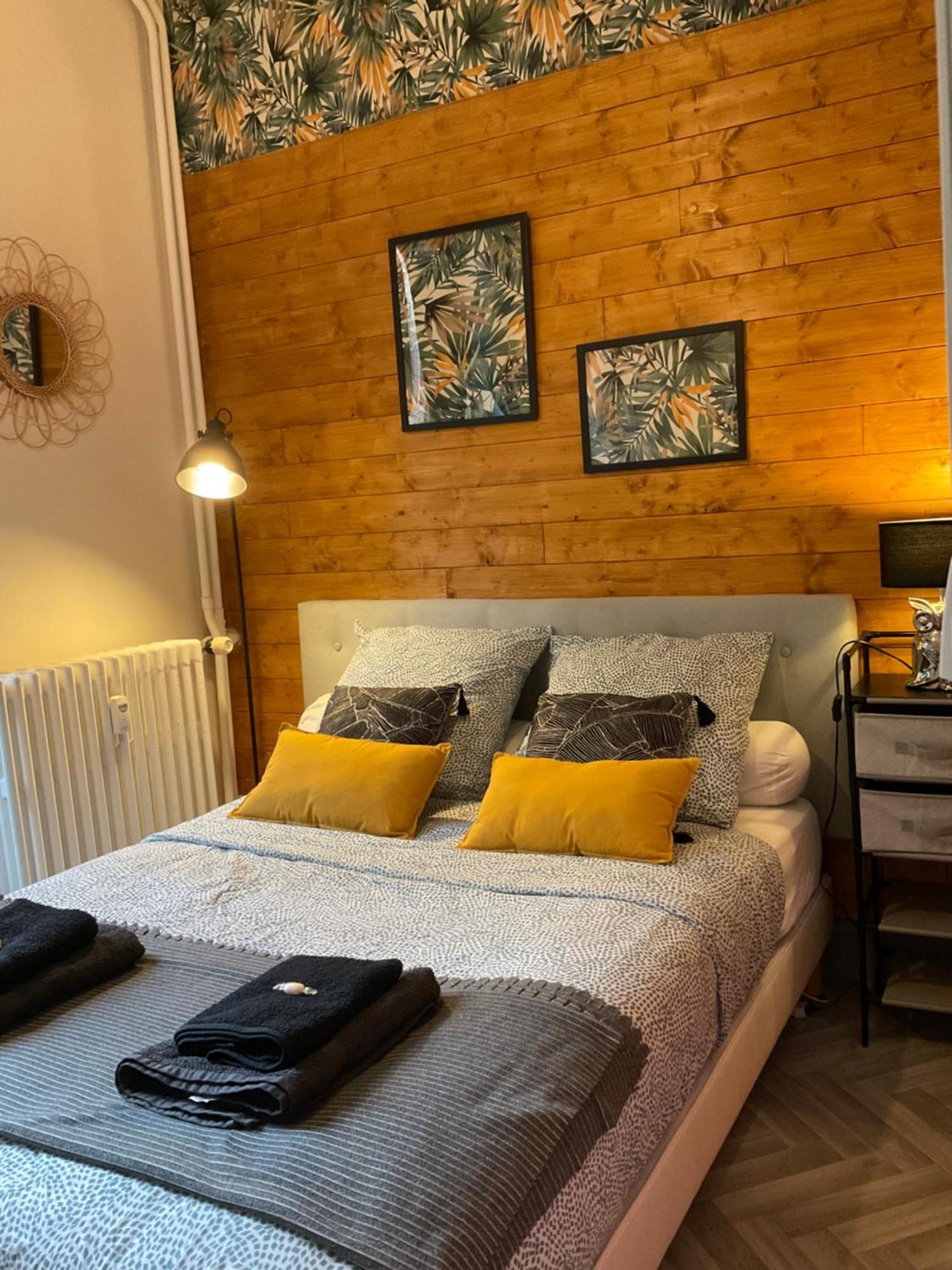 Apartamento Les Loges Du Theatre Maison Prive 150m2 Acceuil Maximum 14 Personnes Degustation Champagne Offerte Jacuzzi Sauna Jeux Velos Emplacement Exceptionnel Et Chic, 200m De L'avenue De Champagne, Gare, Musee, Jardins, Restaurations, Toutes Commodites