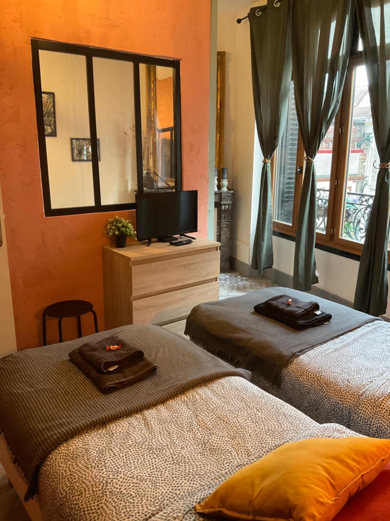 Les Loges Du Theatre Maison Prive 150m2 Acceuil Maximum 14 Personnes Degustation Champagne Offerte Jacuzzi Sauna Jeux Velos Emplacement Exceptionnel Et Chic, 200m De L'avenue De Champagne, Gare, Musee, Jardins, Restaurations, Toutes Commodites * Épernay