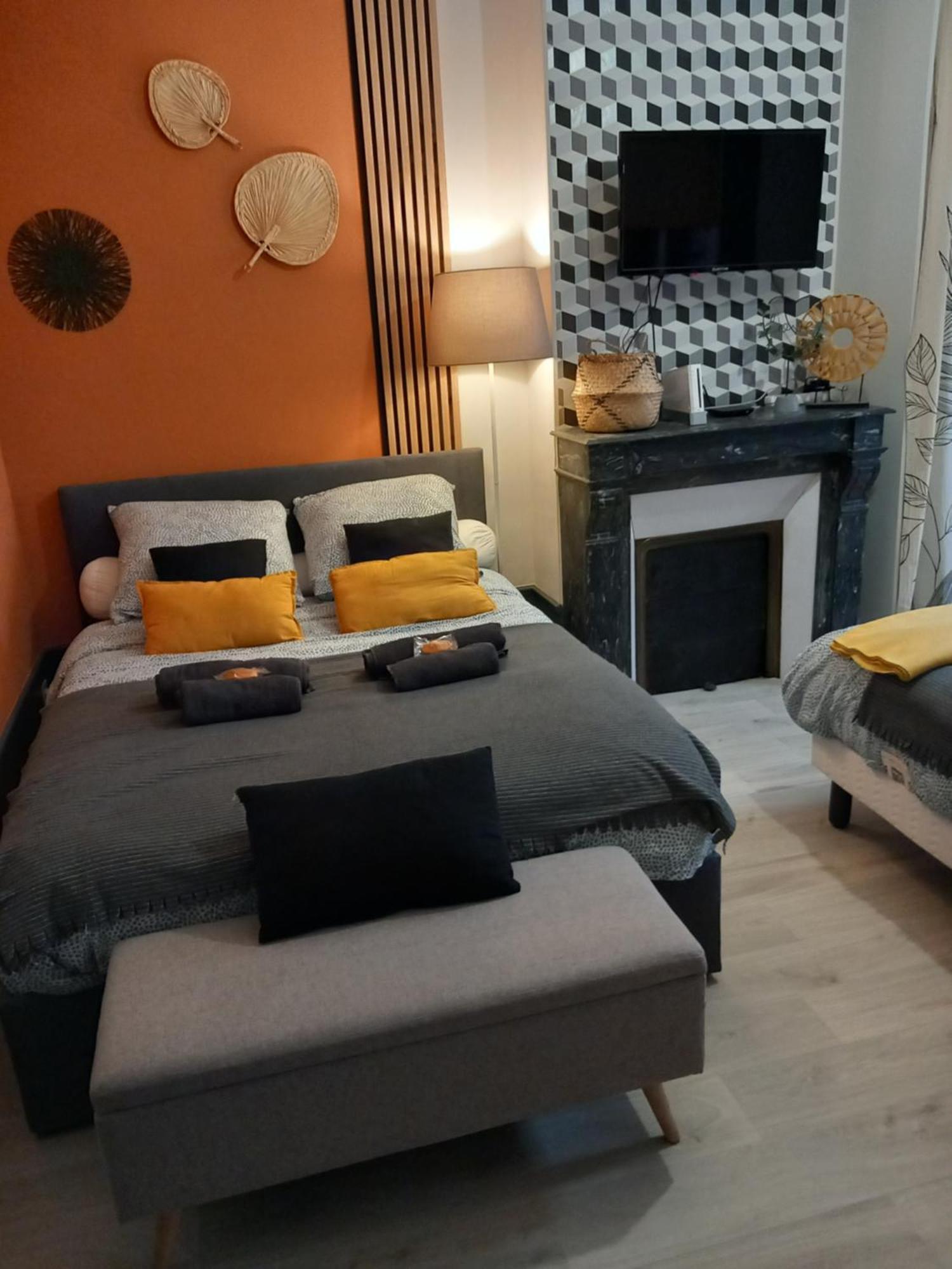 Apartment Les Loges Du Theatre Degustation Champagne Offerte Jacuzzi Sauna Jeux Velos Maison Prive 150M2 Historique 14Pers Max Emplacement Exceptionnel Et Chic, 200M De L'Avenue De Champagne, Gare, Musee, Jardins, Restaurations, Toutes Commodites *