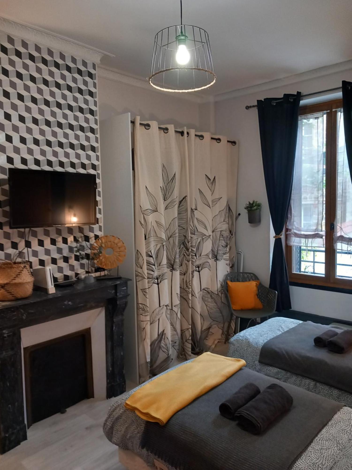 Les Loges Du Theatre Degustation Champagne Offerte Jacuzzi Sauna Jeux Velos Maison Prive 150M2 Historique 14Pers Max Emplacement Exceptionnel Et Chic, 200M De L'Avenue De Champagne, Gare, Musee, Jardins, Restaurations, Toutes Commodites Épernay