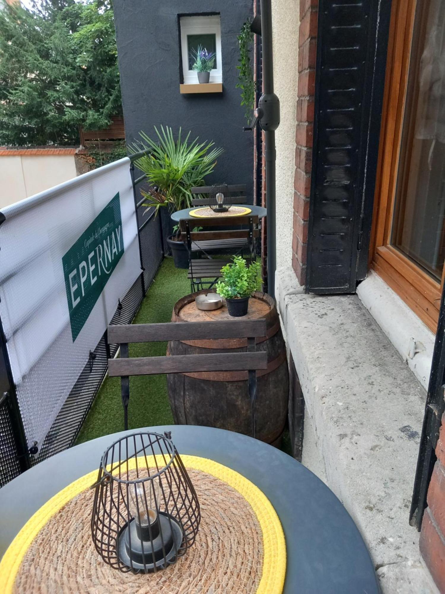 Apartment Les Loges Du Theatre Maison Prive 150m2 Acceuil Maximum 14 Personnes Degustation Champagne Offerte Jacuzzi Sauna Jeux Velos Emplacement Exceptionnel Et Chic, 200m De L'avenue De Champagne, Gare, Musee, Jardins, Restaurations, Toutes Commodites
