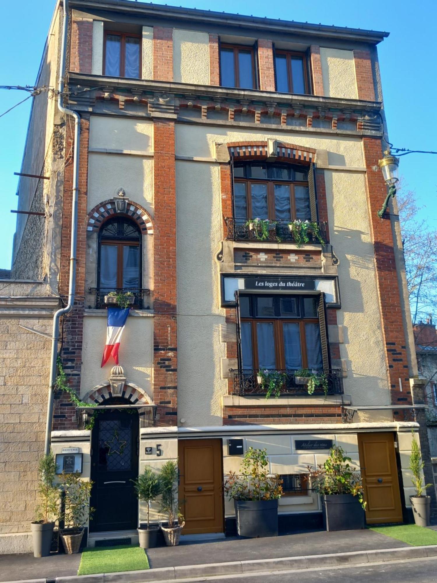 Apartment Les Loges Du Theatre Maison Prive 150m2 Acceuil Maximum 14 Personnes Degustation Champagne Offerte Jacuzzi Sauna Jeux Velos Emplacement Exceptionnel Et Chic, 200m De L'avenue De Champagne, Gare, Musee, Jardins, Restaurations, Toutes Commodites *